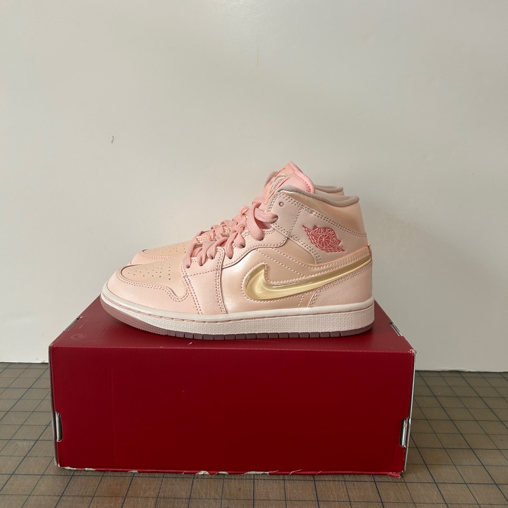 Air Jordan 1 Mid ‘Patent Valentines Day’ Womens